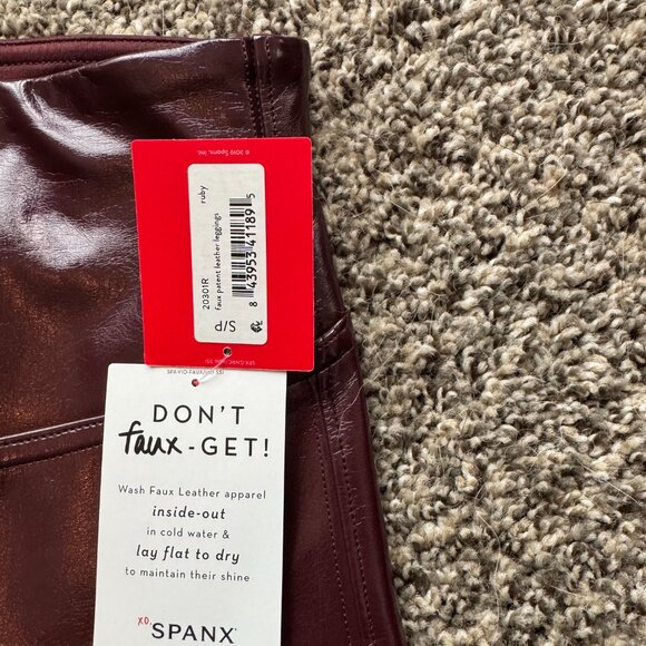 Spanx Faux Patent Leather Leggings Ruby Women's Size Medium NWT - Picture 3 of 5